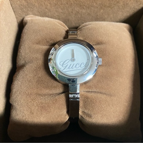Authentic Gucci 105 Women's Stainless Steel Swiss Made Small Silvertone - Picture 6 of 14